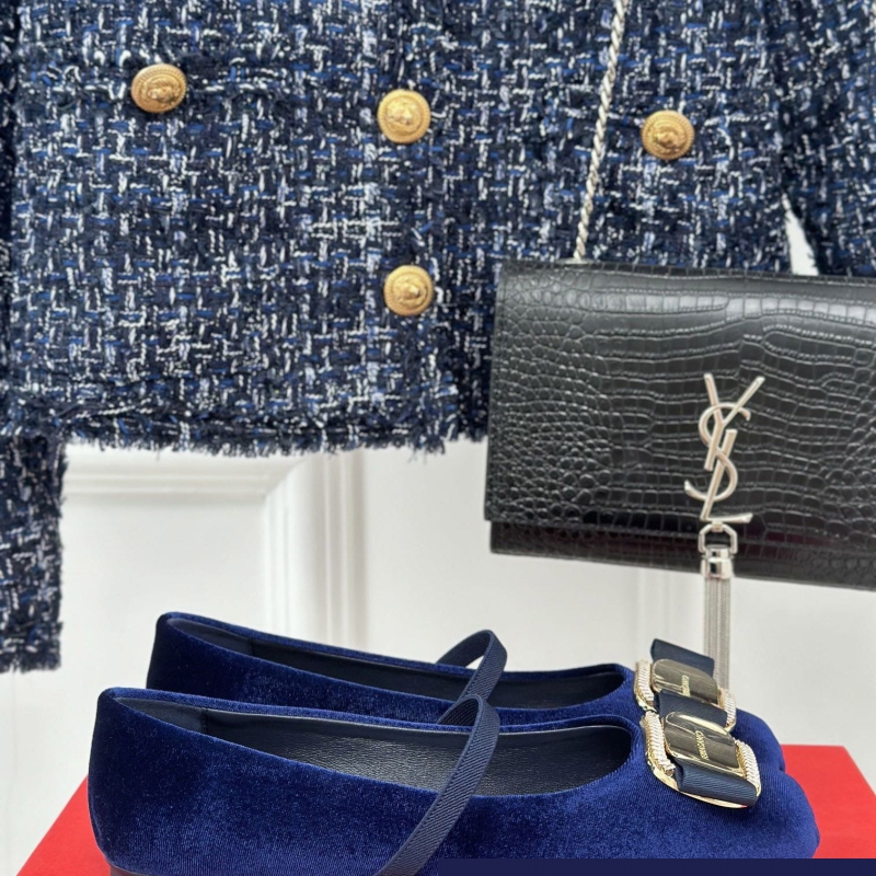 Ferragamo flat shoes